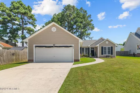 303 Softwood Ct, Jacksonville, NC 28540