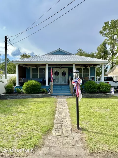 27 Clinton Rd, White Lake, NC 28337