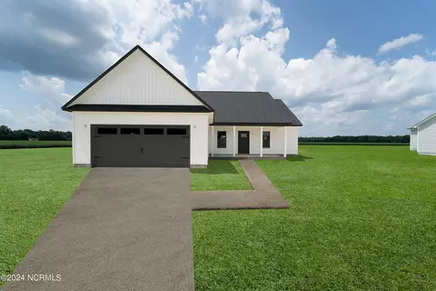 309 Belgian Ct, Richlands, NC 28574