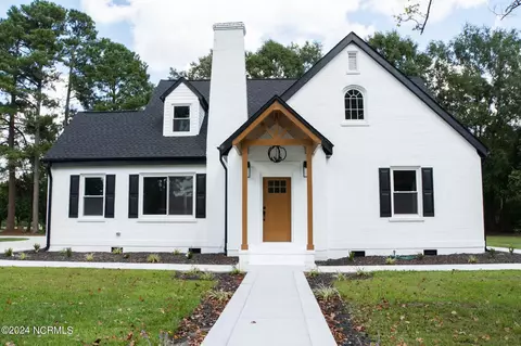 608 N East St, Roseboro, NC 28382