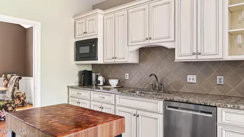 Kitchen - 35 Pomeroy Dr, Pinehurst, NC 28374 photo 3 of 4