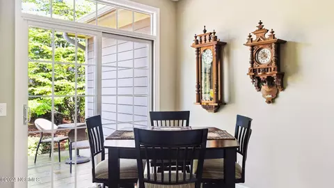 Dining - 35 Pomeroy Dr, Pinehurst, NC 28374 photo 2 of 4