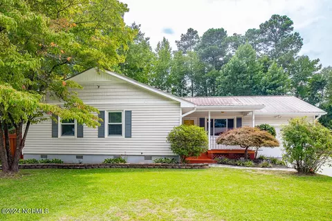 216 Cambridge Ct, Havelock, NC 28532