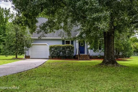 1005 Peach Tree Ln, New Bern, NC 28562