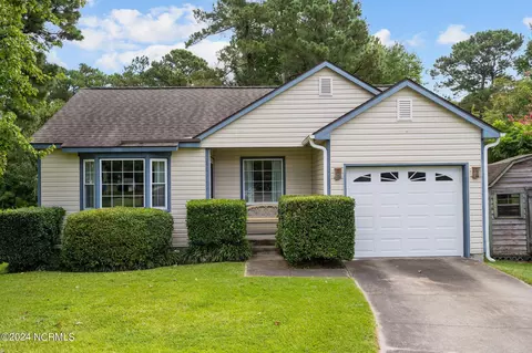 215 Wedgewood Dr, Jacksonville, NC 28546