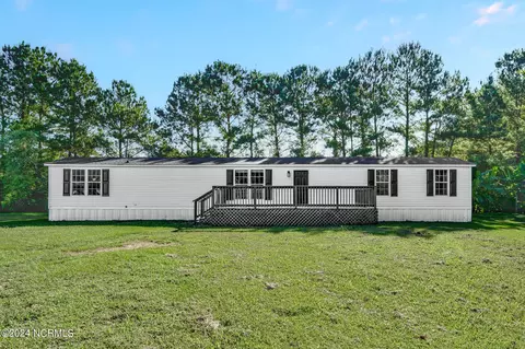 102 Pirates Ln, Rose Hill, NC 28458