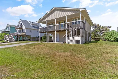 3522 E Pelican Dr, Oak Island, NC 28465