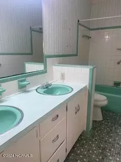 Bath - 301 E Franklin St, Williamston, NC 27892 photo 1 of 3