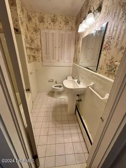 Bath - 301 E Franklin St, Williamston, NC 27892 photo 2 of 3