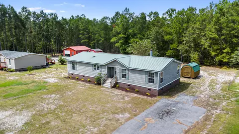 496 Bell Swamp Rd NE, Winnabow, NC 28479