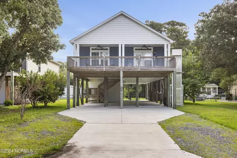 210 NE 65th St, Oak Island, NC 28465