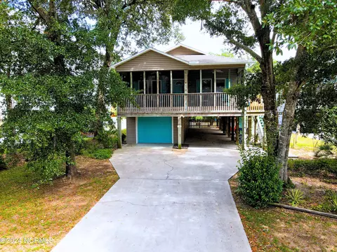 110 SW 1st St, Oak Island, NC 28465
