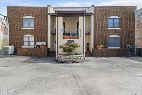 110 N Water St #1, Elizabeth City, NC 27909