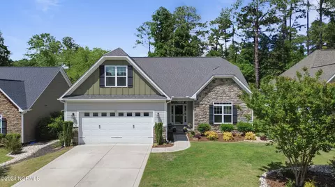 215 N Bracken Fern Ln, Southern Pines, NC 28387