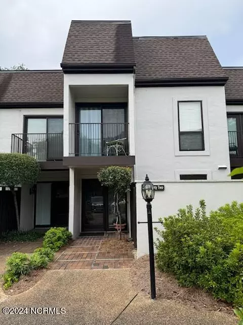 182 Drum Inlet Dr, Morehead City, NC 28557