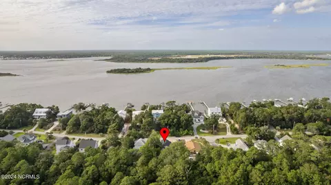 7513 Sound Dr, Emerald Isle, NC 28594