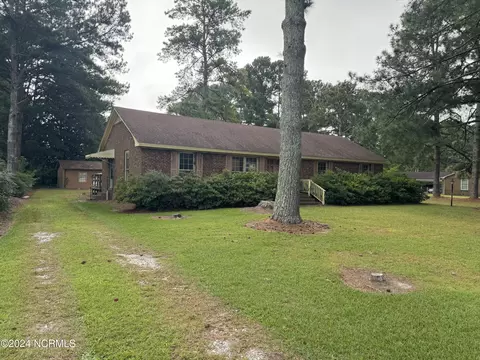 1919 Clarksville Dr, Scotland Neck, NC 27874