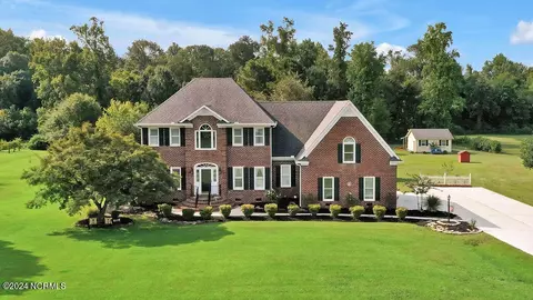 681 Piney Woods Rd, Burgaw, NC 28425