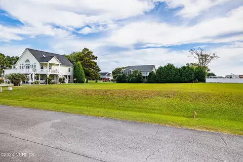 111 Hickory Nut Ct, Newport, NC 28570