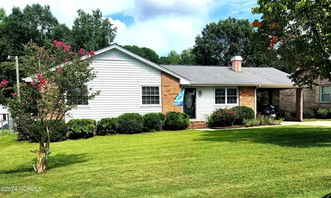 3877 N Hills Dr, Ayden, NC 28513