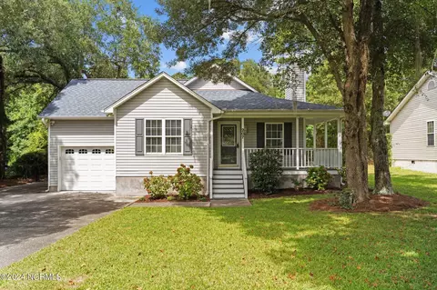 207 Friendly Ln, Wilmington, NC 28409