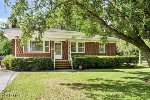 2708 Princess Place Dr, Wilmington, NC 28405