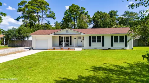 2404 Emeline Pl, Morehead City, NC 28557