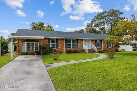 218 Rochelle Dr, Morehead City, NC 28557
