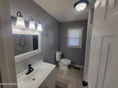 Bath - 70 Cabbage Patch Rd, Clinton, NC 28328 photo 1 of 3