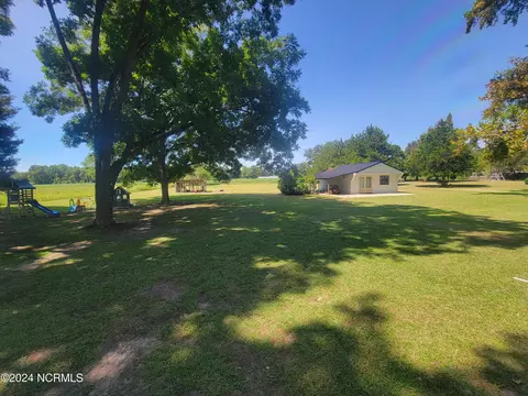 Exterior - 70 Cabbage Patch Rd, Clinton, NC 28328 photo 8 of 10