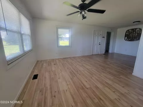 Living - 70 Cabbage Patch Rd, Clinton, NC 28328 photo 3 of 3