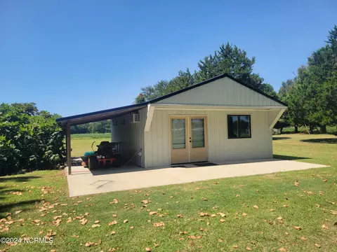 Exterior - 70 Cabbage Patch Rd, Clinton, NC 28328 photo 6 of 10