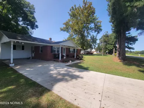 Exterior - 70 Cabbage Patch Rd, Clinton, NC 28328 photo 2 of 10