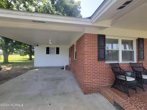 Exterior - 70 Cabbage Patch Rd, Clinton, NC 28328 photo 3 of 10