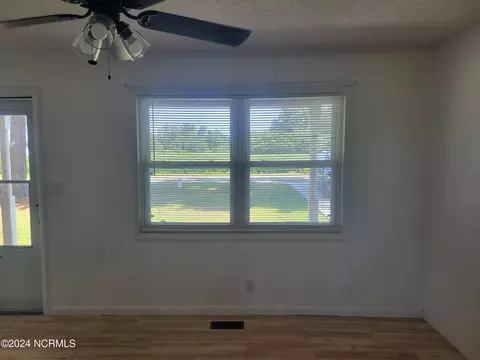 Living - 70 Cabbage Patch Rd, Clinton, NC 28328 photo 2 of 3