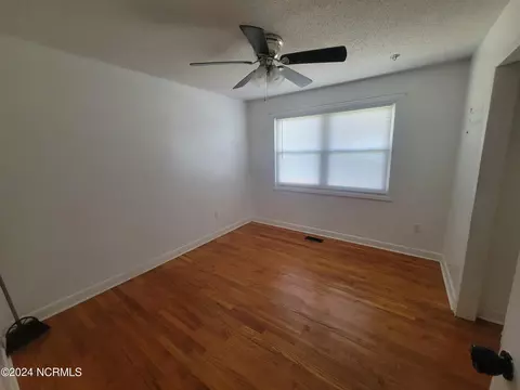 Bedroom - 70 Cabbage Patch Rd, Clinton, NC 28328 photo 1 of 2