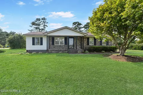 201 Beeler Ave, Hamlet, NC 28345