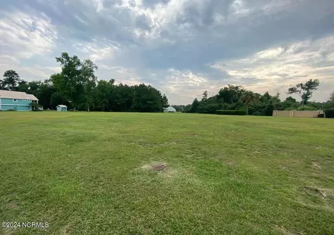 202 Laguna Ln, Jacksonville, NC 28540