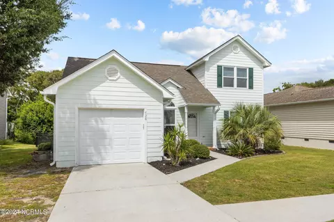 428 Emerald Cir, Emerald Isle, NC 28594