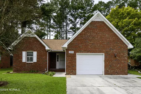 320 Lakemere Dr, New Bern, NC 28562