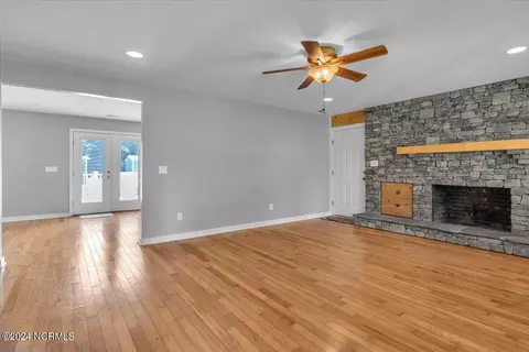 Living - 17489 Nc Highway 210 E, Ivanhoe, NC 28447 photo 2 of 6