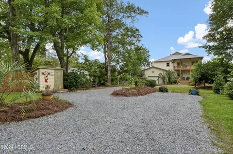 Exterior - 722 Bay Harbor Dr, Hampstead, NC 28443 photo 6 of 20