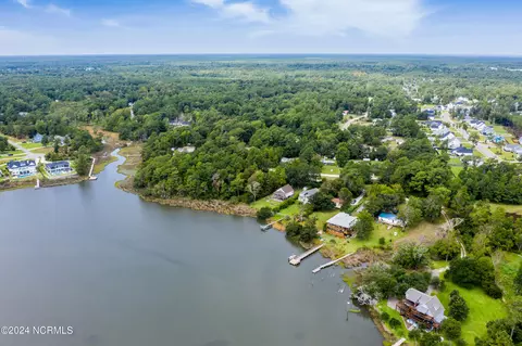 View/Area - 722 Bay Harbor Dr, Hampstead, NC 28443 photo 7 of 15