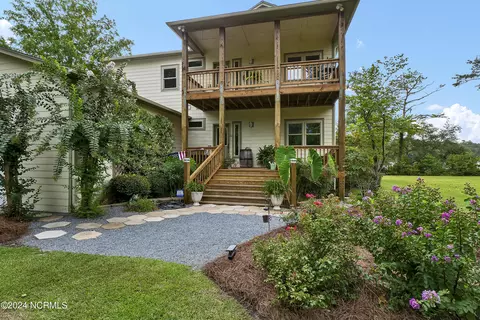 Exterior - 722 Bay Harbor Dr, Hampstead, NC 28443 photo 4 of 20