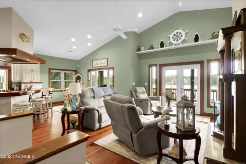 Living - 722 Bay Harbor Dr, Hampstead, NC 28443 photo 2 of 3