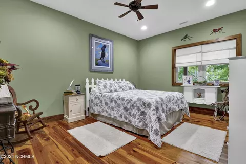Bedroom - 722 Bay Harbor Dr, Hampstead, NC 28443 photo 4 of 10