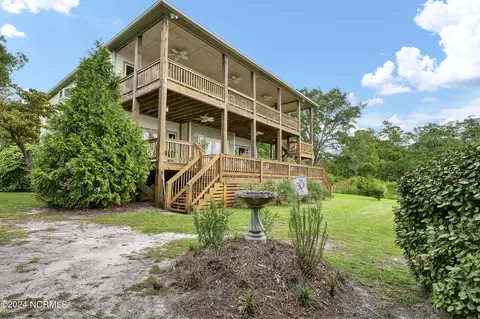 Exterior - 722 Bay Harbor Dr, Hampstead, NC 28443 photo 3 of 20