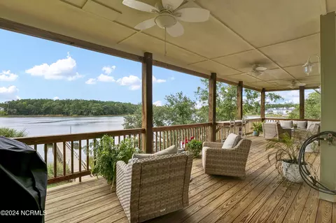 Exterior - 722 Bay Harbor Dr, Hampstead, NC 28443 photo 12 of 20
