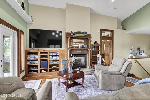 Living - 722 Bay Harbor Dr, Hampstead, NC 28443 photo 3 of 3