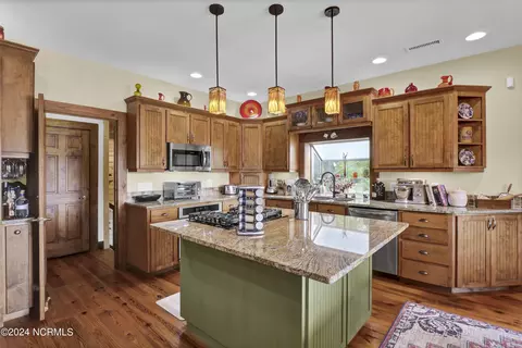 Kitchen - 722 Bay Harbor Dr, Hampstead, NC 28443 photo 1 of 7